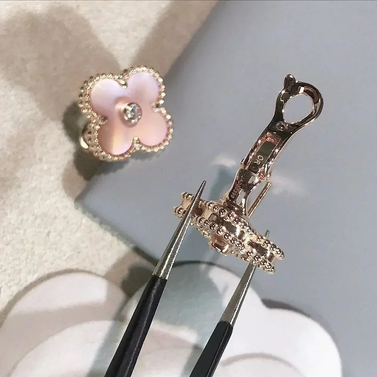 [⭐Seralia]CLOVER MEDIUM 1 MOTIFS  PINK MOP DIAMOND EARRINGS