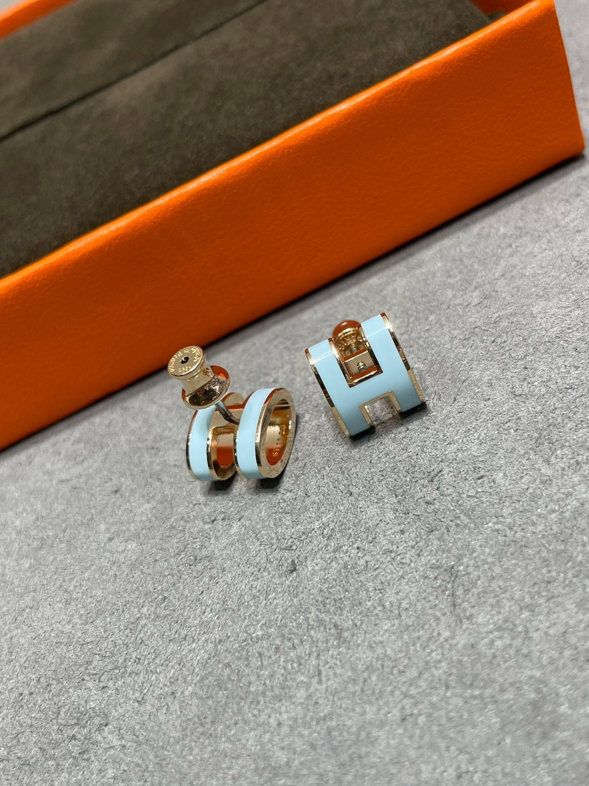 [⭐Seralia]POP H SKY BLUE STUD EARRINGS