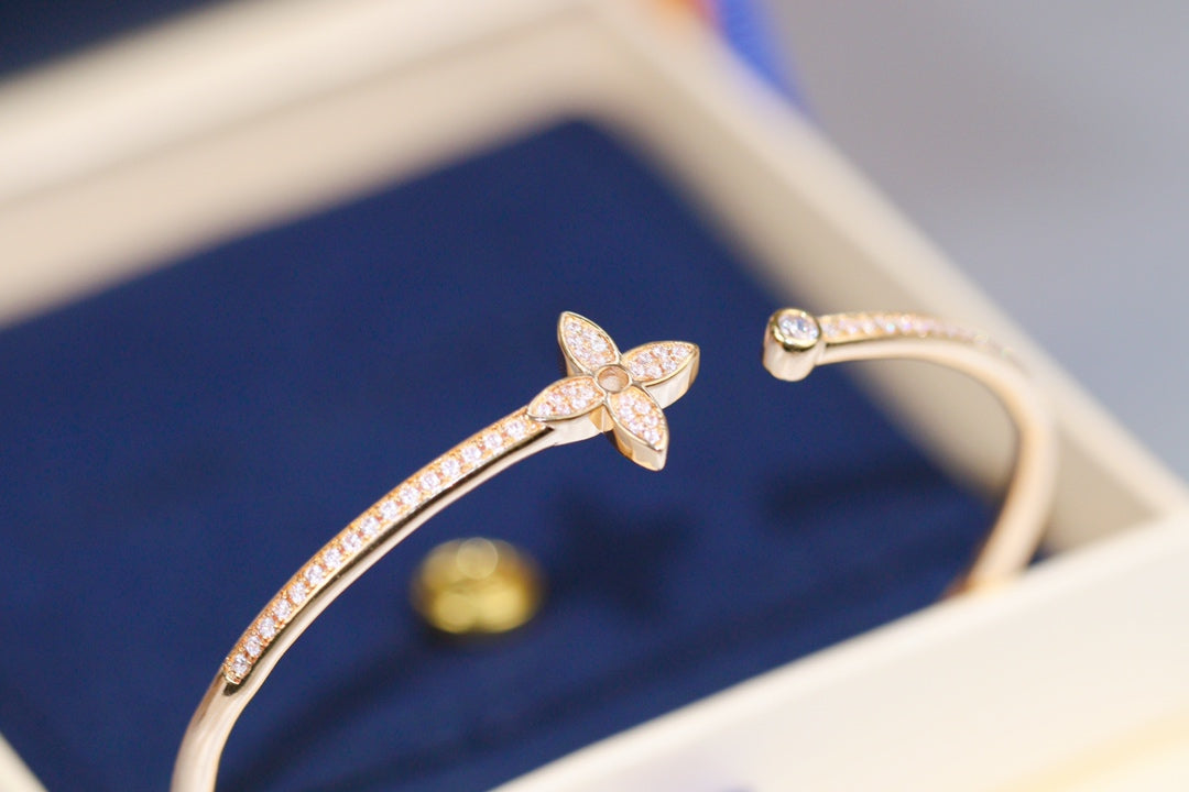 [⭐Seralia]IDYLLE PINK GOLD OPEN BRACELET DIAMOND PAVED