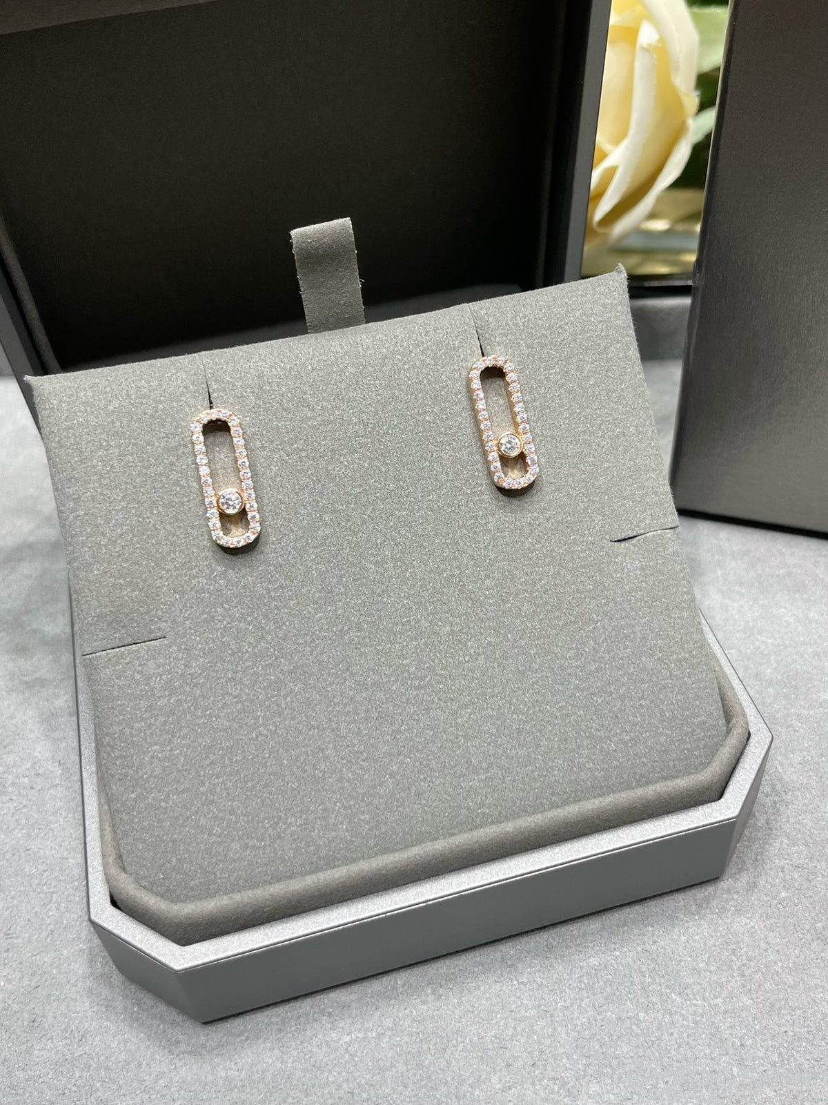 [⭐Seralia]MOVE UNO STUD DIAMOND PAVED EARRINGS