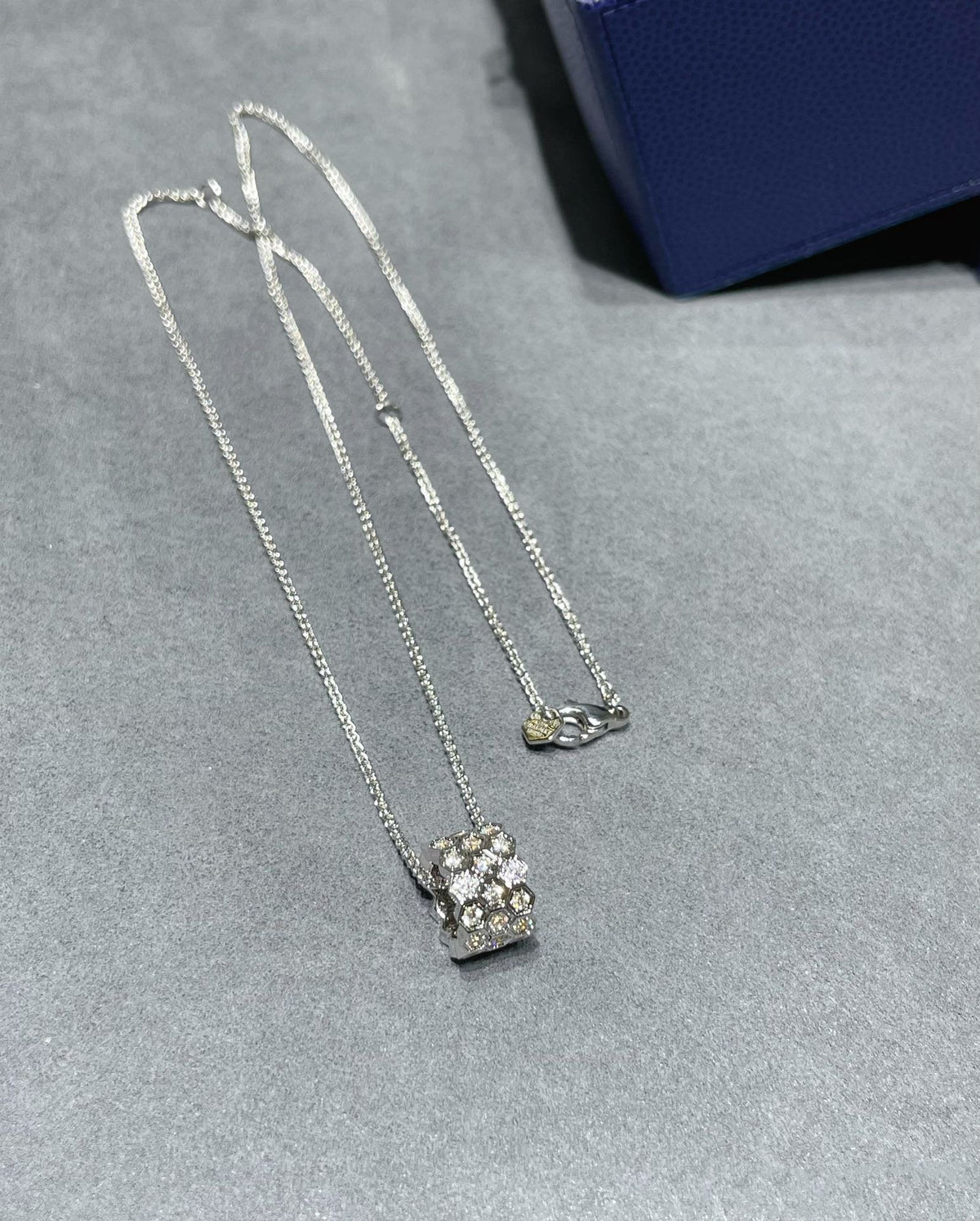 [⭐Seralia]BEE LOVE DIAMOND PAVED 3 ROW NECKLACE