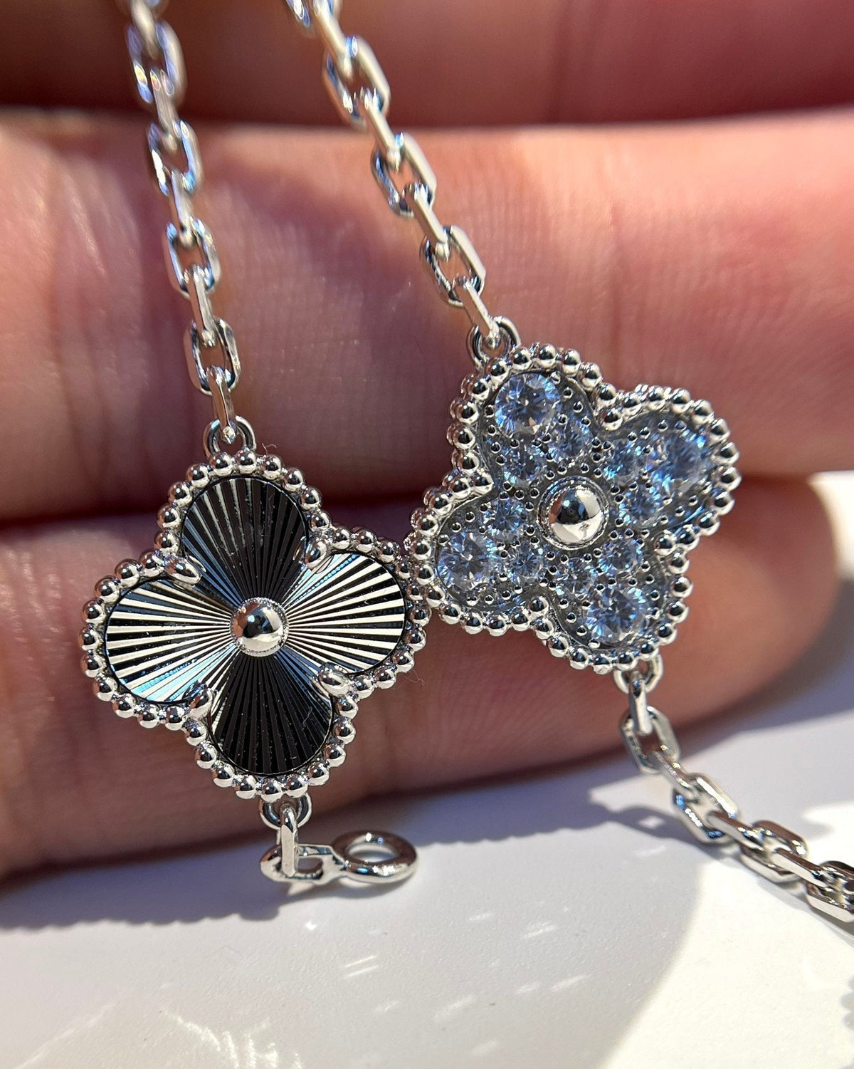 [⭐Seralia] CLOVER 5 MOTIF LASER BRACELET COLLECTION