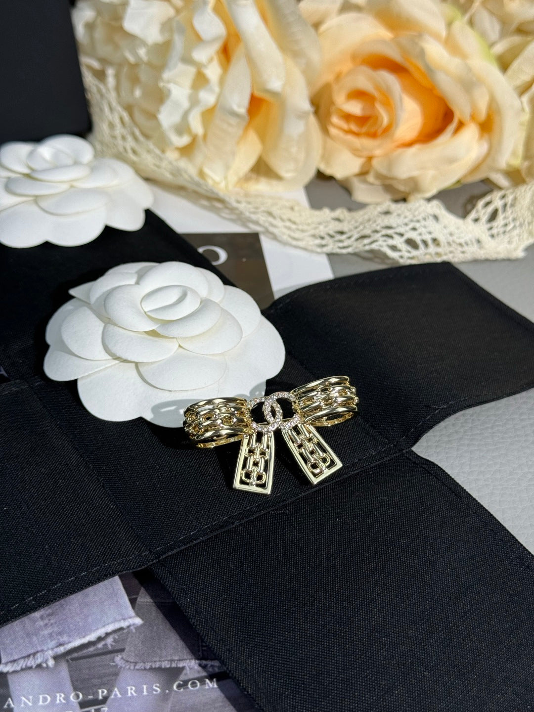 [⭐Seralia]25K Hollow Bow Brooch