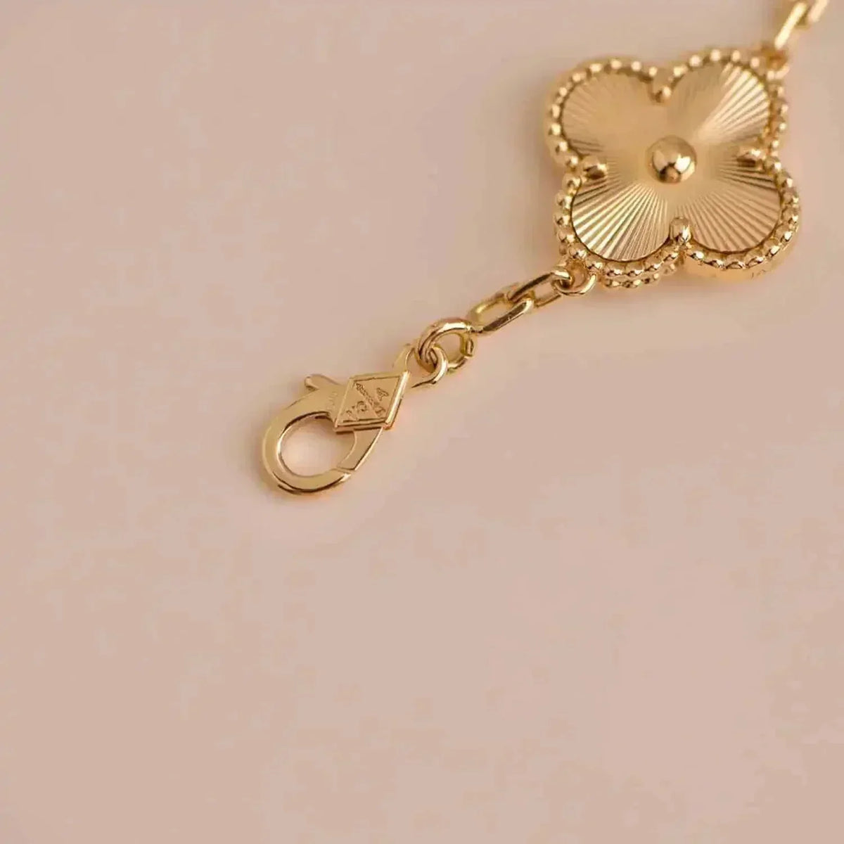 [⭐Seralia] CLOVER 5 MOTIF LASER BRACELET COLLECTION