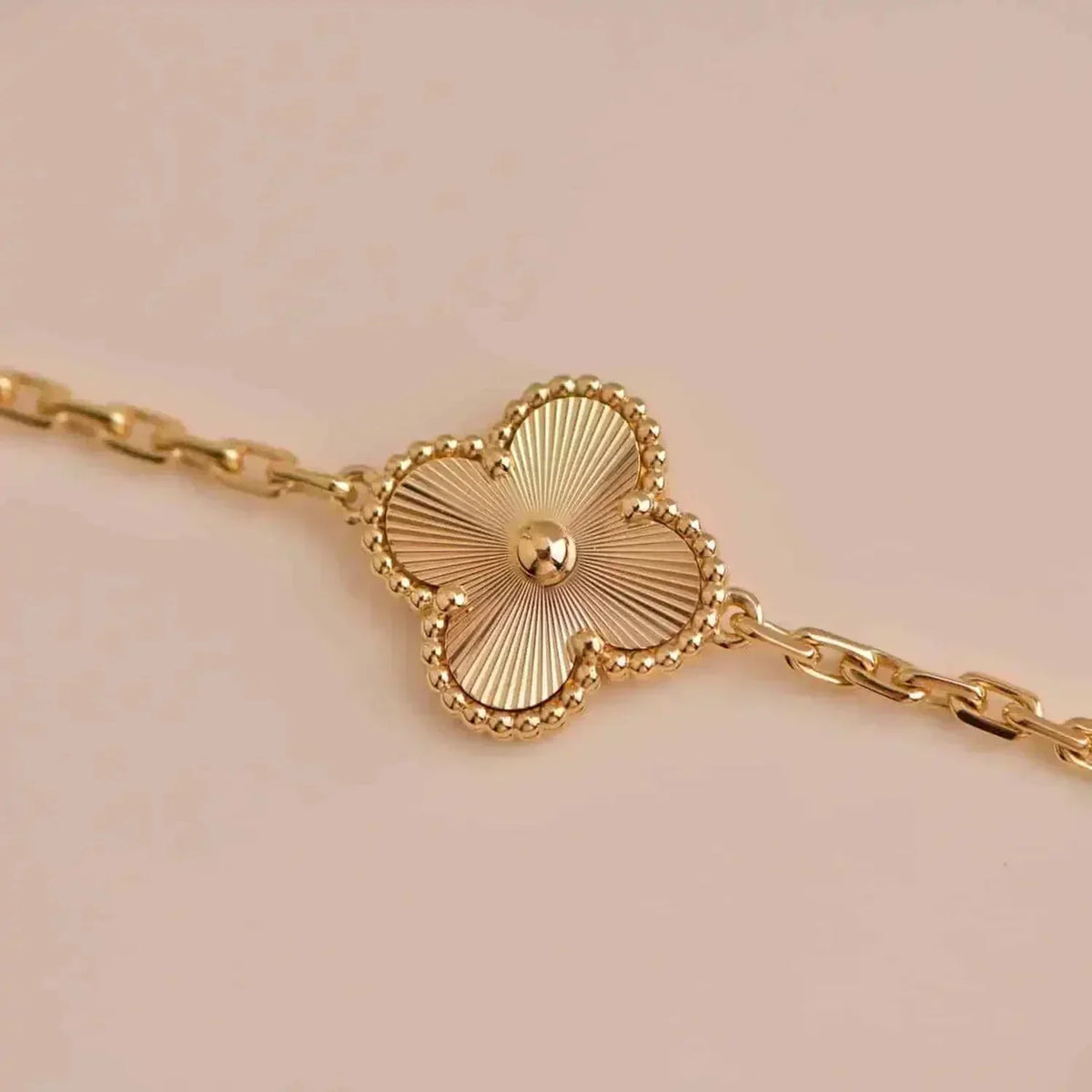 [⭐Seralia] CLOVER 5 MOTIF LASER BRACELET COLLECTION