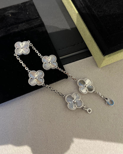 [⭐Seralia] CLOVER 5 MOTIF LASER BRACELET COLLECTION